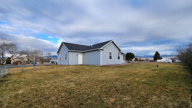 Building Photo - Beautiful House Near Hellgate Elementary