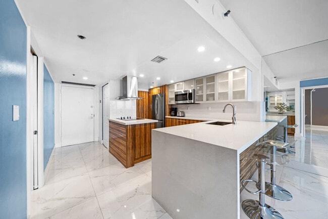 Building Photo - 1717 N Bayshore Dr