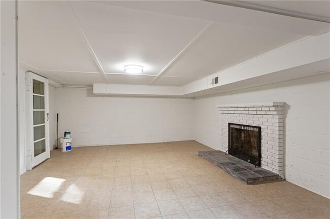 Building Photo - 798 Bank St SE