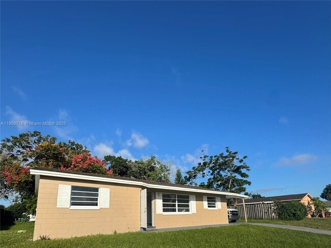 Building Photo - 622 Plymouth St