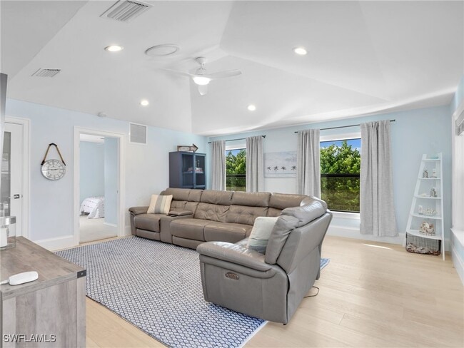 Building Photo - 188 Columbus Way