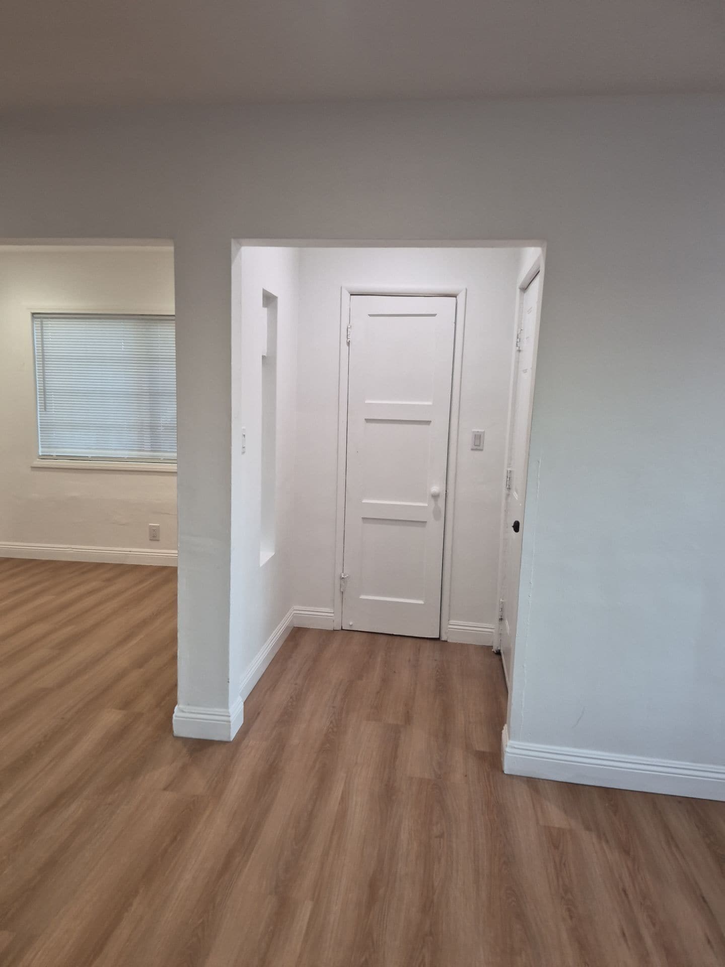 Building Photo - 12902 Borden Ave