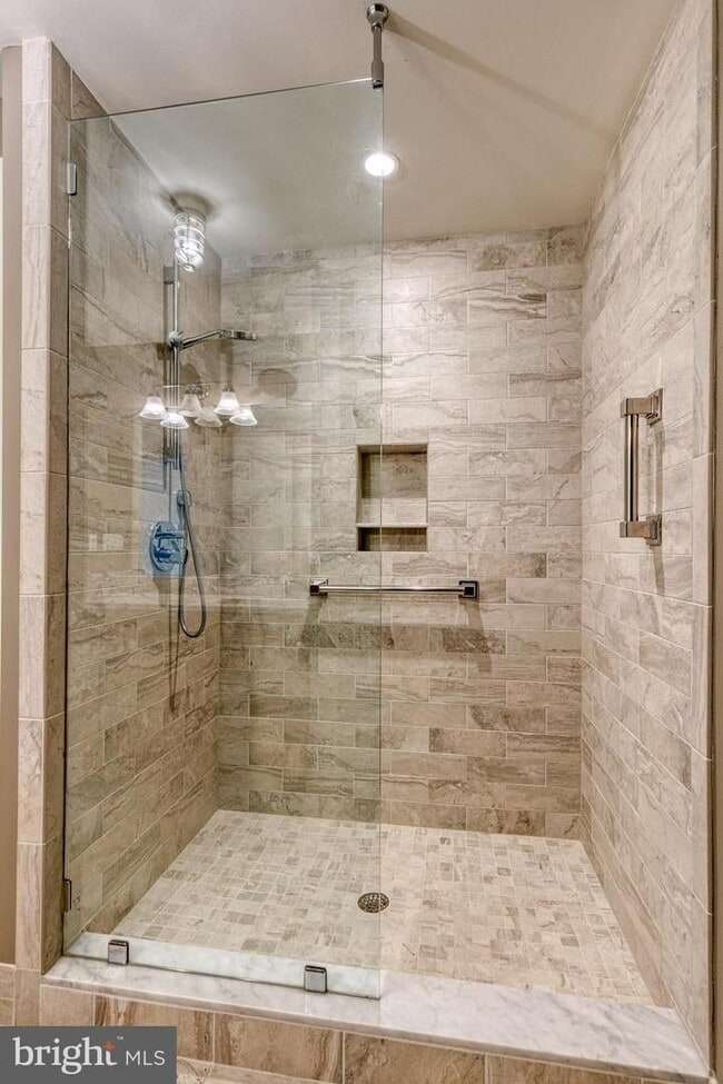 Building Photo - Live in luxury in the heart of Baltimore's esteemed Little Italy neighborhood!