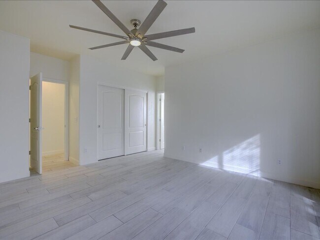 Building Photo - $500 OFF FIRST FULL MONTHS RENT!