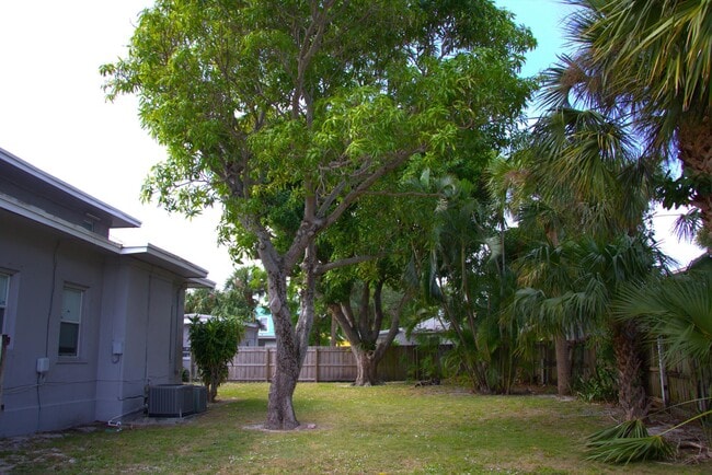 Building Photo - 5701 N Flagler Dr