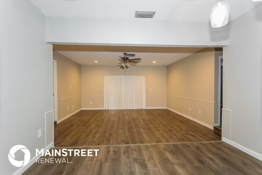 Building Photo - 3013 SE Banyan St