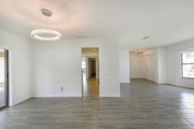 Building Photo - 1168 SE Clifton Ln