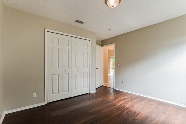 Building Photo - 1025 Henson Ct