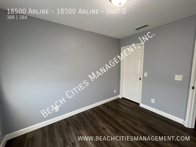 Building Photo - Remodeled 3 Bed, 2.5 Bath Town Home with A...