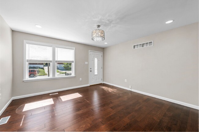 Building Photo - 6837 Julian Ave