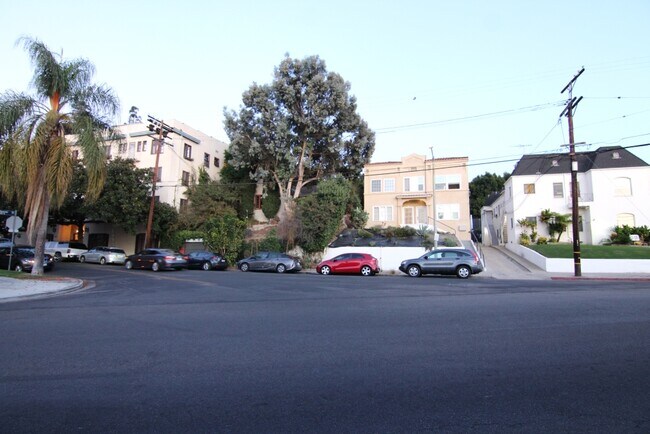 Building Photo - 846 Sanborn Ave
