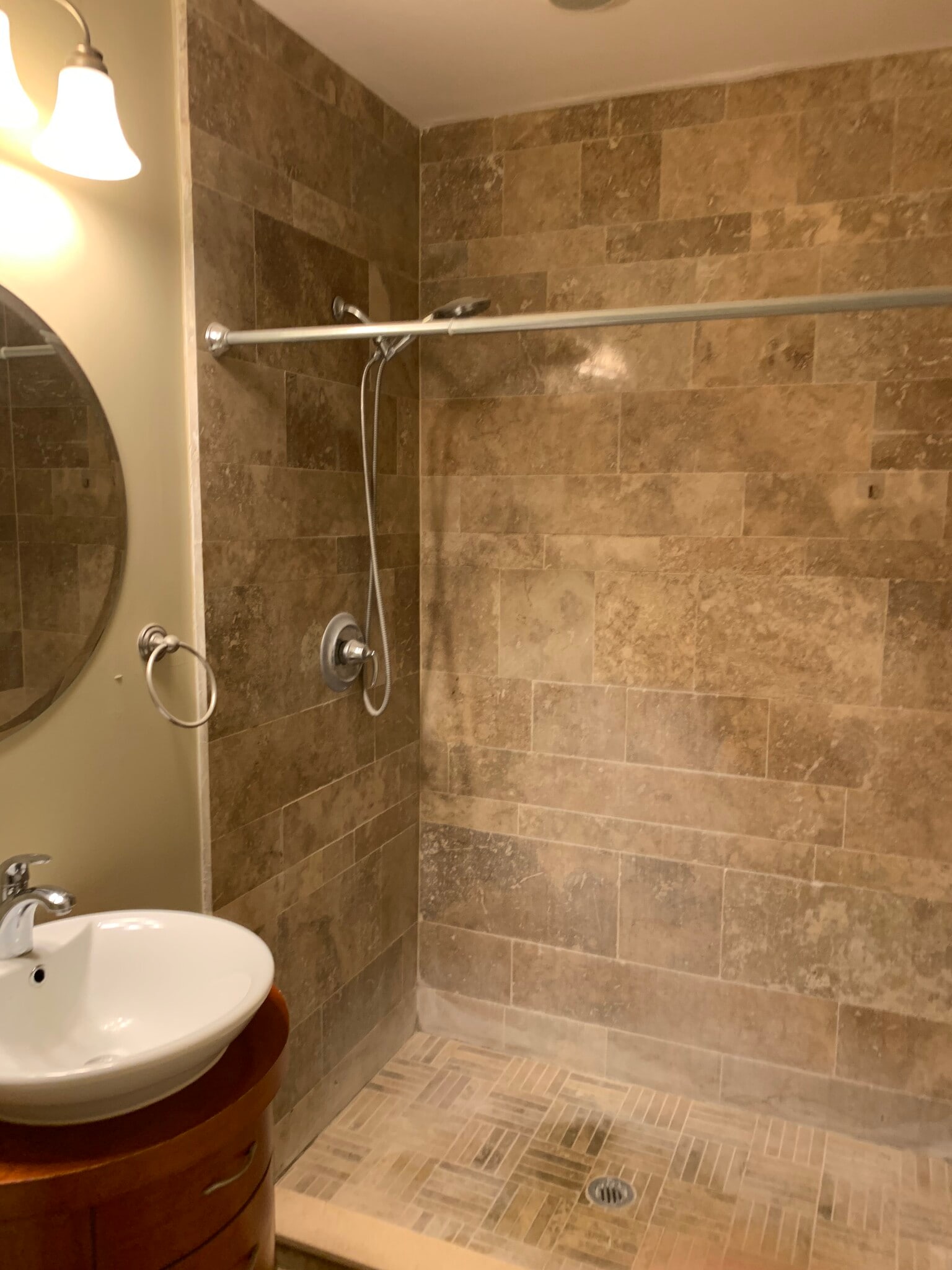 @nd Bath full 5FT walk in shower - 2545 S Dearborn St
