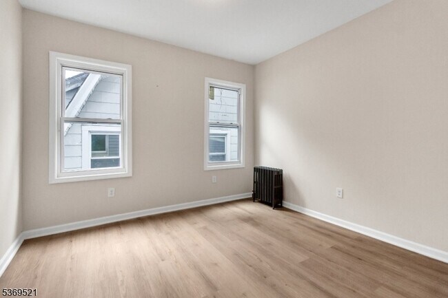 Building Photo - 247 Duane St