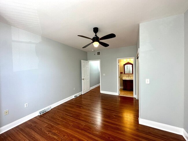 Building Photo - Charming 3 Bedroom/2.5 Bathroom Townhome in Hampden!
