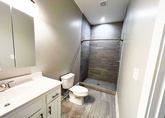 Building Photo - 3216 Bishop St