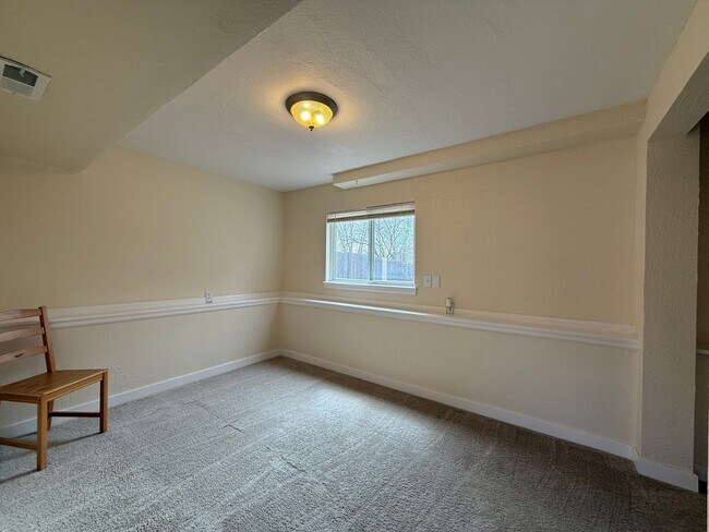 Building Photo - Updated 3 Bedroom Home with Mountain Views Close to Ft. Carson