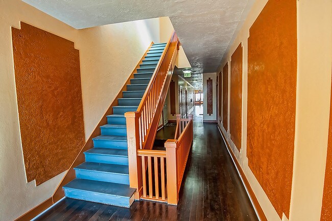 Building Photo - 2737 San Marino St