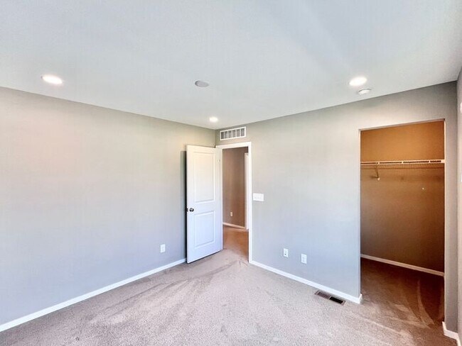 Building Photo - Charming Two-Story Home for Rent in the De...