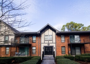 Building Photo - 6851 Roswell Rd