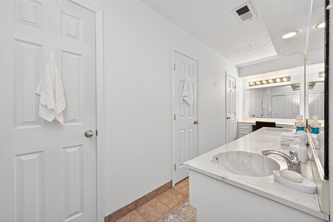 Building Photo - 25314 Lynbriar Ln