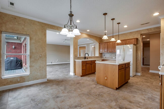 Building Photo - 211 Todaly Cir