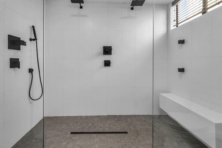 Building Photo - 1412 N Crescent Heights Blvd