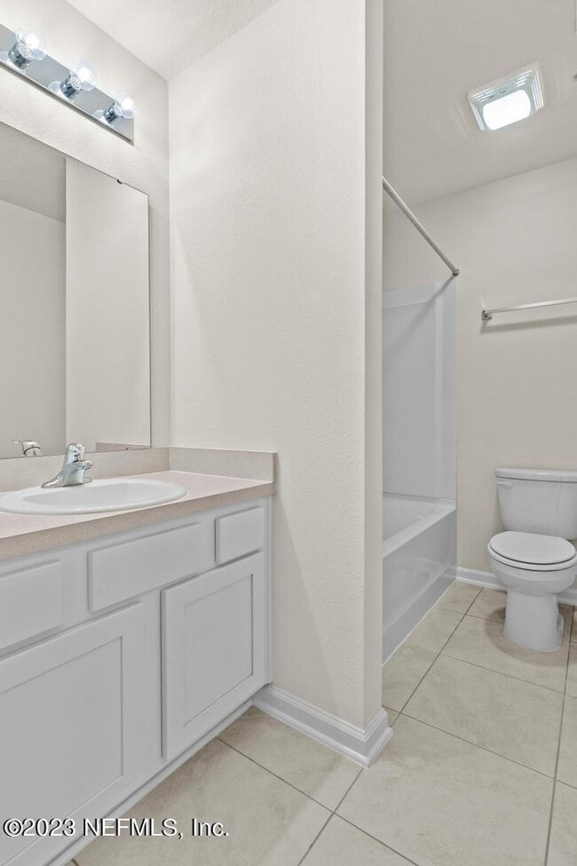 Building Photo - 46 Oarsman Xing Dr