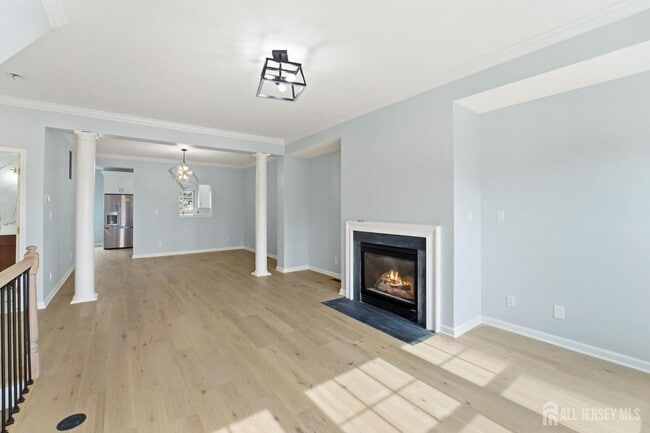 Building Photo - 704 Green Ln