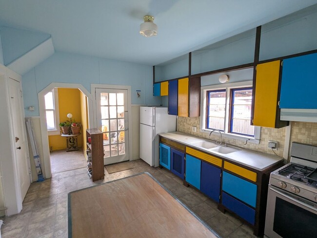 Building Photo - 107 Hawley St
