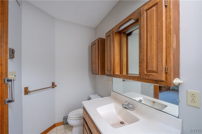 Building Photo - 8686 Maple Ln