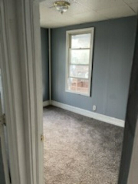 Bedroom - 2345 Derry St