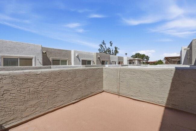 Building Photo - 122 S Hardy Dr