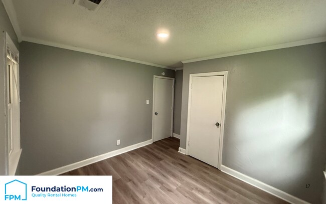 Building Photo - 2100 Worthington Cir