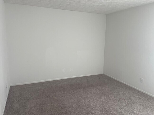 Building Photo - Modern 2-Bed, 1-Bath Oasis with Central Air and Gourmet Kitchen