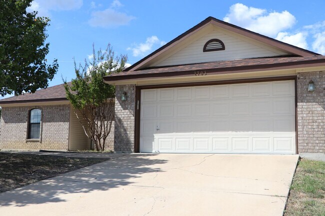 Building Photo - 2703 Curtis Dr
