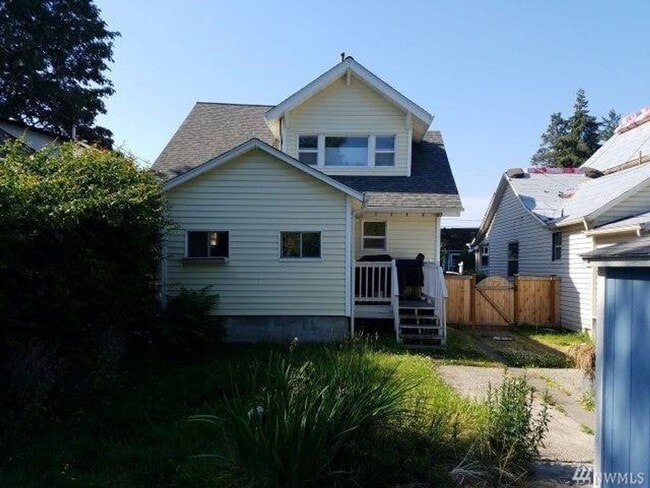 Building Photo - Beautiful 4 Bedroom Home Available in Down...