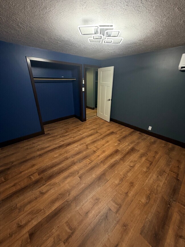 Building Photo - 360 N 300 W