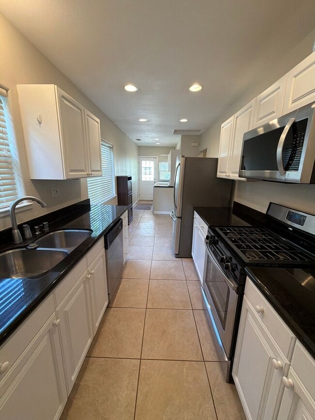 Building Photo - Charming 2 Bedroom, 2 Bathroom Home with ADU in Desirable Land Park Area