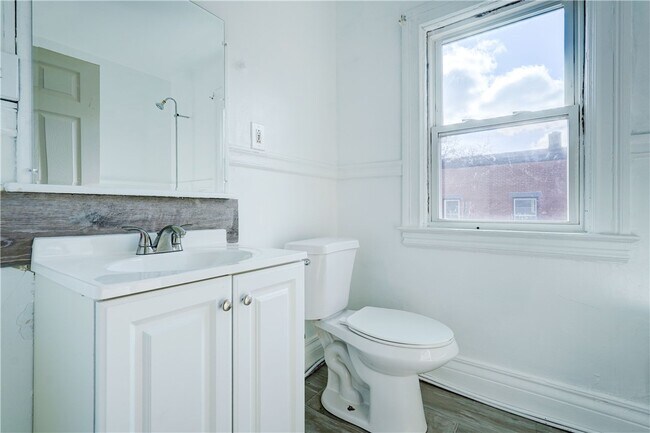 Building Photo - 459 Parsells Ave