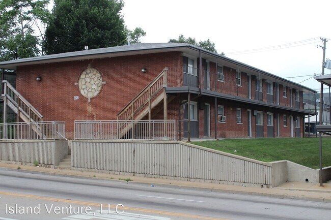 Building Photo - 2251 Burr Oak Ave
