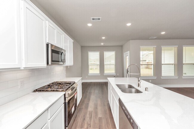 Building Photo - The Live Oak – Where Comfort Meets Conveni...