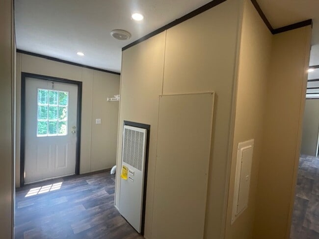 Building Photo - Renovated 3 Bedroom 2 Bath Trailer for Rent!