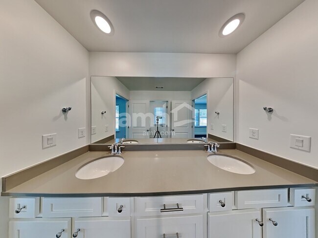 Building Photo - 5263 Blue Mountain Dr