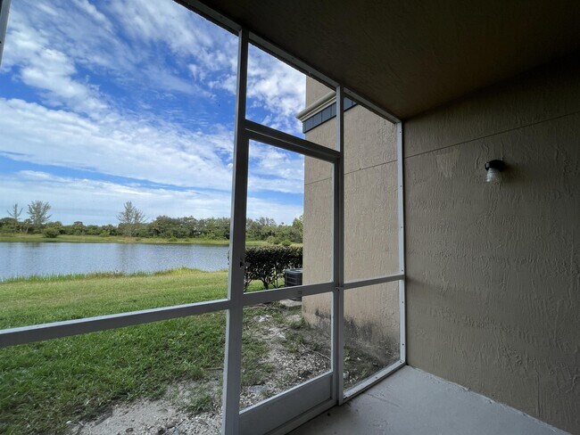 Building Photo - 1133 Golden Lakes Blvd