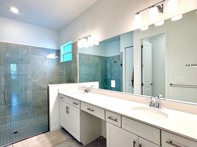Building Photo - Brand New Luxury Rental in Wellen Park – Never Lived In!