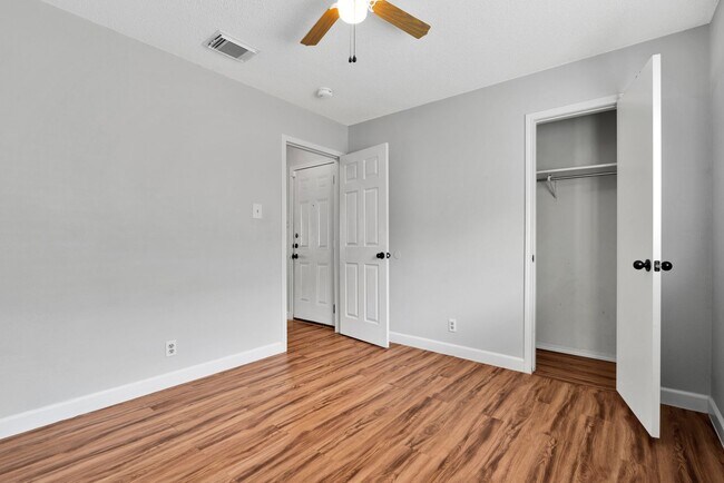 Building Photo - Charming 3 Bed 2.5 Bath Home with Solar Panels!