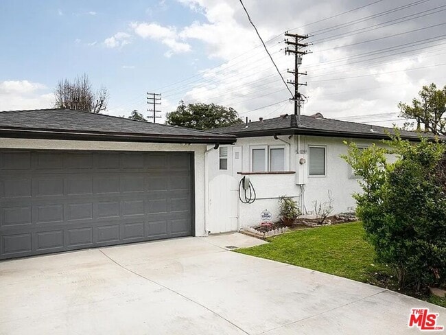 Building Photo - 6302 N San Gabriel Blvd