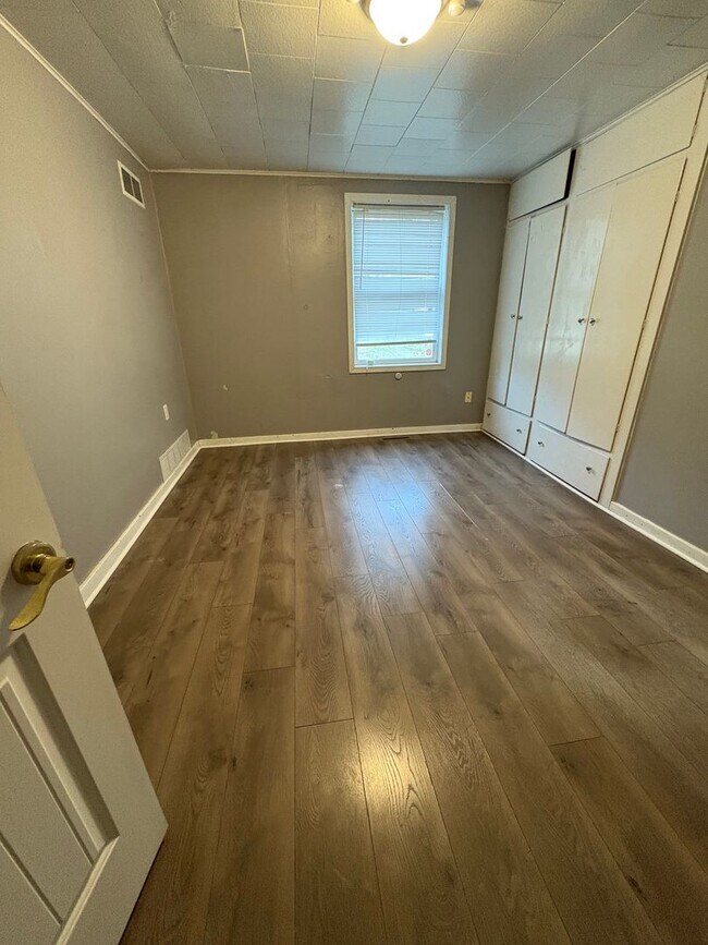 Building Photo - 1701 Onalaska Ave