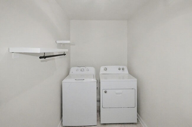 Building Photo - Fully Remodeled Home in the Heart of Belmont