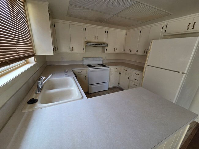 Building Photo - Adorable 3 Bed/2 Bath Paseo Village Townhome